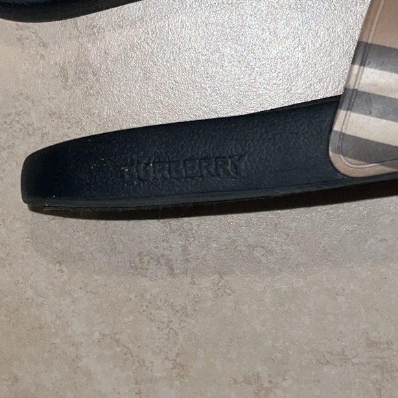 Burberry Slides - Picture 2 of 4